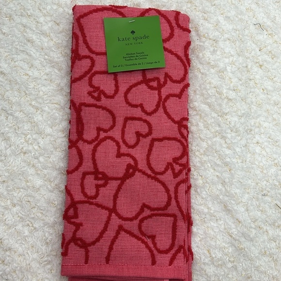 Kate Spade New York set of 2 kitchen towels in red and rose pink heart outline - Picture 4 of 6